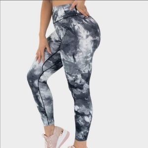 BALANCE Black & White Leggings